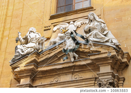 Sculpture composition on building of Court of Justice on Piazza 10863883