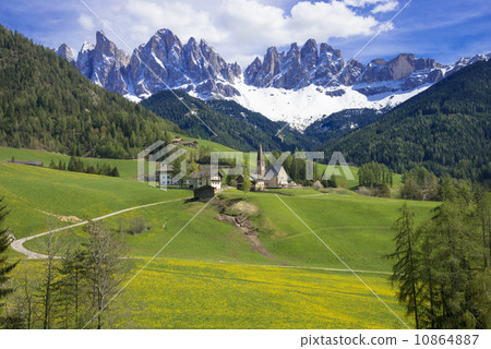 Hune谷和Dolomiti阿爾卑斯春天風景 Hune谷和Dolomiti阿爾卑斯春天風景 10864887