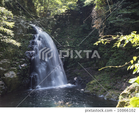 紅眼睛的瀑布 10866102