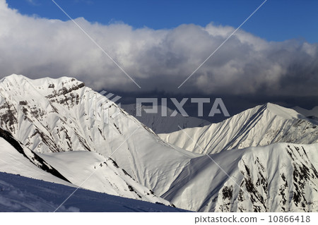 Sunny mountains in evening Sunny mountains in evening 10866418