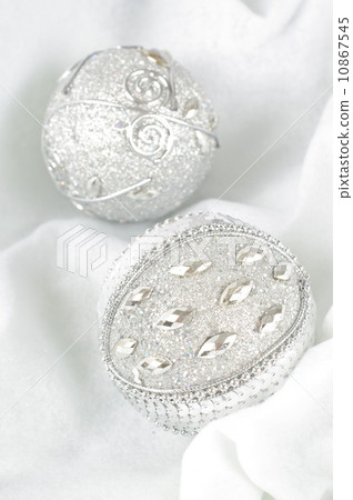 White Christmas Ball  10867545