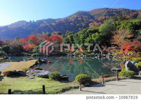 Tenryu-ji寺在秋天 10867819