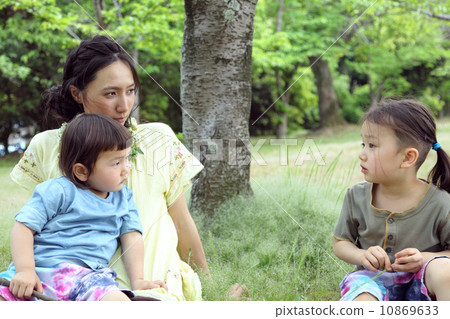 Parent and child in the forest 10869633