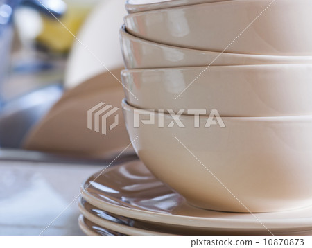Clean dishes in sink 10870873