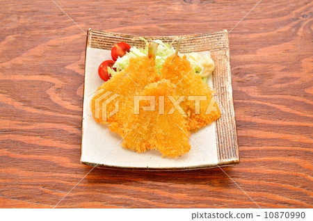 Fry kiss (fried). Shredded cabbage and mini tomato with mayonnaise. Source coking. 10870990