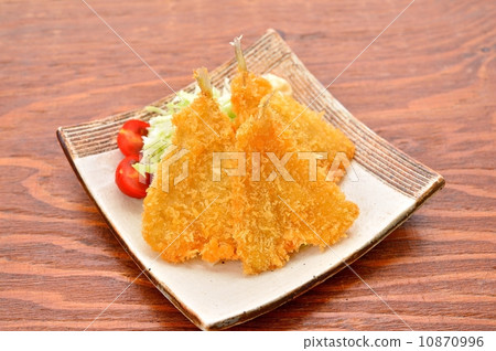 Fry kiss (fried). Shredded cabbage and mini tomato with mayonnaise. Source coking. 10870996