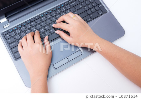 Woman using laptop computer 10871614