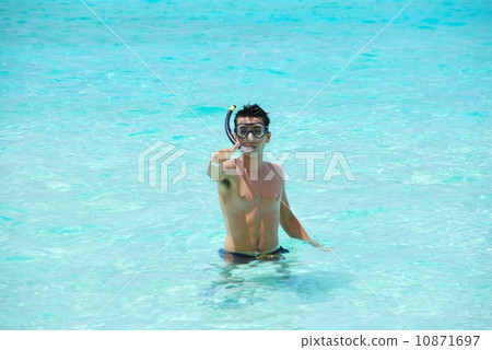 Thumbs up for snorkeling experience 10871697