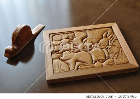 在桌上的一個木難題 在桌上的一個木難題 10872466