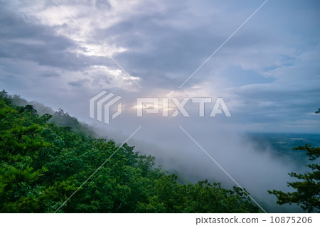 crowders mountain views with clouds and fog crowders mountain views with clouds and fog 10875206