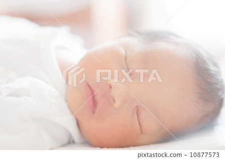 Newborn on the 4th day after birth Newborn on the 4th day after birth 10877573