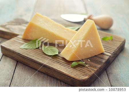 Parmesan cheese 10878953