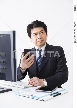 middle businessman 10880800