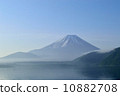 來自本栖湖的富士山 10882708