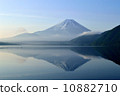 來自本栖湖的富士山 10882710