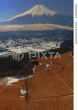 Mount Fuji from Oshino / Takazan 10884085