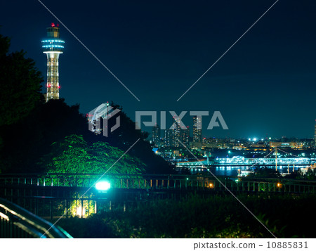 您可以看到港口的小山公園的夜景 您可以看到港口的小山公園的夜景 10885831