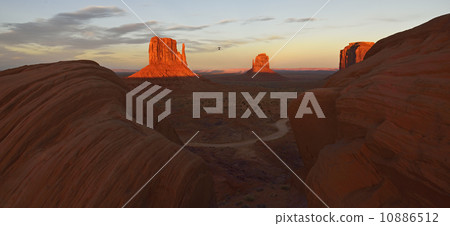 Monument Valley 10886512