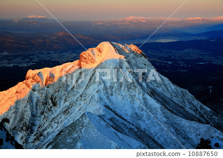 從Yatsugatake·Akadake峰會Asahi點Amidabadake和Suwako地區 10887650