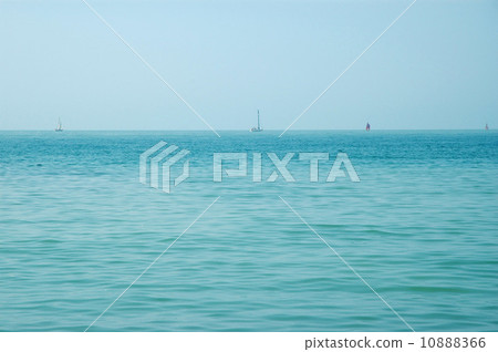 In the summer of the Dover Straits seen from the British side 10888366