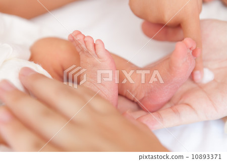 Baby cream on the 4th day after birth Baby cream on the 4th day after birth 10893371