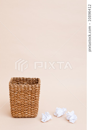 Trash and paper scraps 10896412