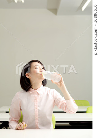 女人補水 女人補水 10896610