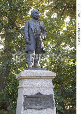 Statue of Shibusawa Eiichi 10898008