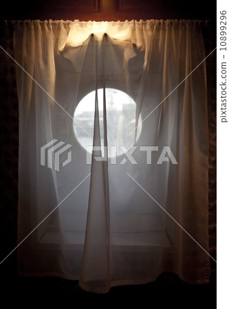Open porthole behind the white tulle 10899296