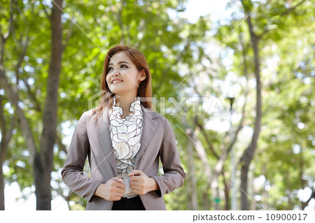 thailand working women in park 10900017