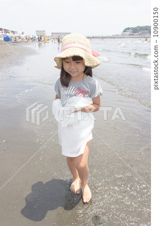 5歲的海女孩在夏天 5歲的海女孩在夏天 10900150