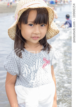 5歲的海女孩在夏天 5歲的海女孩在夏天 10900154
