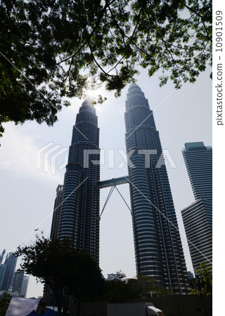Petronas Towers 10901509