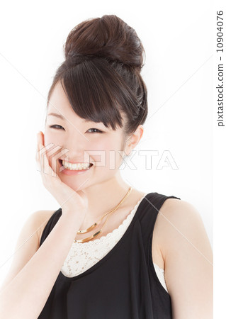 A pretty girl who set hair in a hairdresser in a fashionable dress 10904076