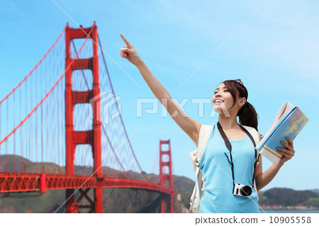 Happy woman travel in San Francisco 10905558