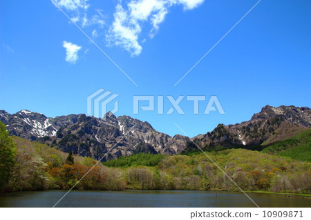 Togakushi mountain peak and mirror pond 10909871