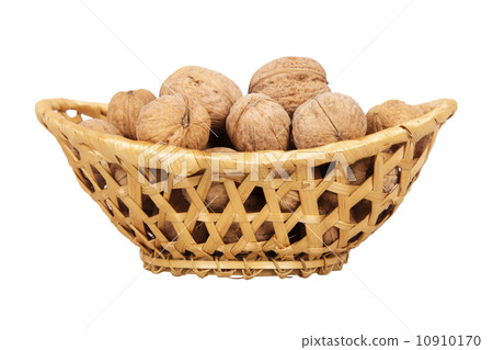 basket with walnuts 10910170