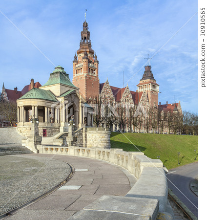 View of Chrobry Embankment in Szczecin (Stettin), Poland View of Chrobry Embankment in Szczecin (Stettin), Poland 10910565
