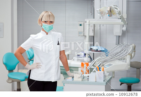 woman dentist at work 10912678