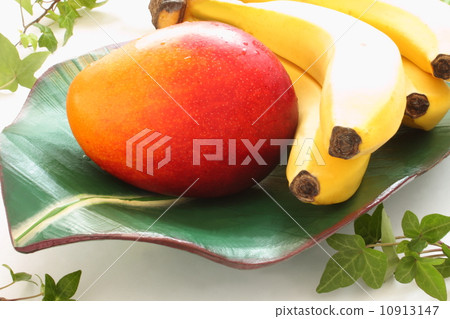 Mango banana fruit fruit basket white background Mango banana fruit fruit basket white background 10913147