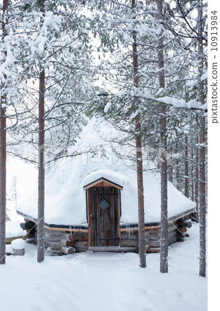 Wooden blockhouse with pyramid shape roof Wooden blockhouse with pyramid shape roof 10913984