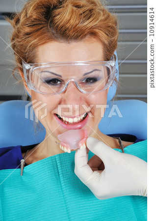 dentist puts denture dentist puts denture 10914614