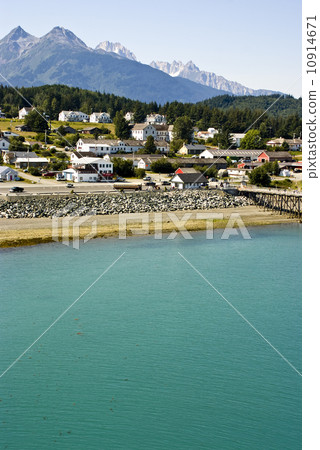 Alaska-Enjoy The Scenery In Haines Alaska-Enjoy The Scenery In Haines 10914671