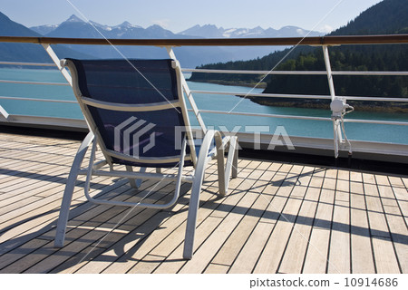 Alaska - Relaxing On The Deck Alaska - Relaxing On The Deck 10914686