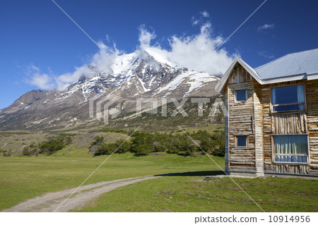 Mountain huts. Mountain huts. 10914956