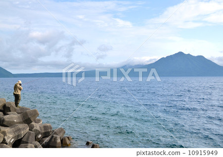 Those who fish in a shrimp lake Those who fish in a shrimp lake 10915949