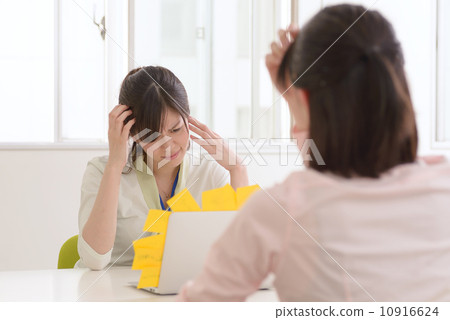 頭抱著OL 頭抱著OL 10916624