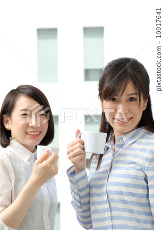 休息的女人 10917641