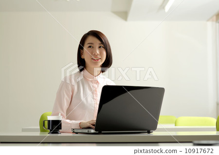A woman watching a computer in the classroom A woman watching a computer in the classroom 10917672