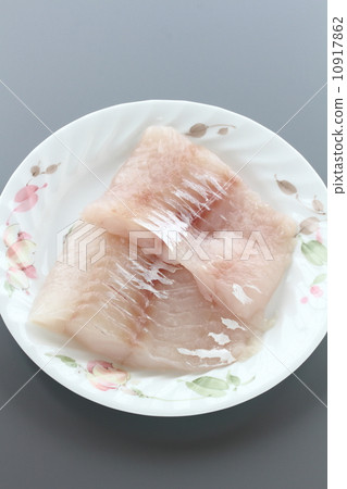 Raw cod (without skin) 10917862